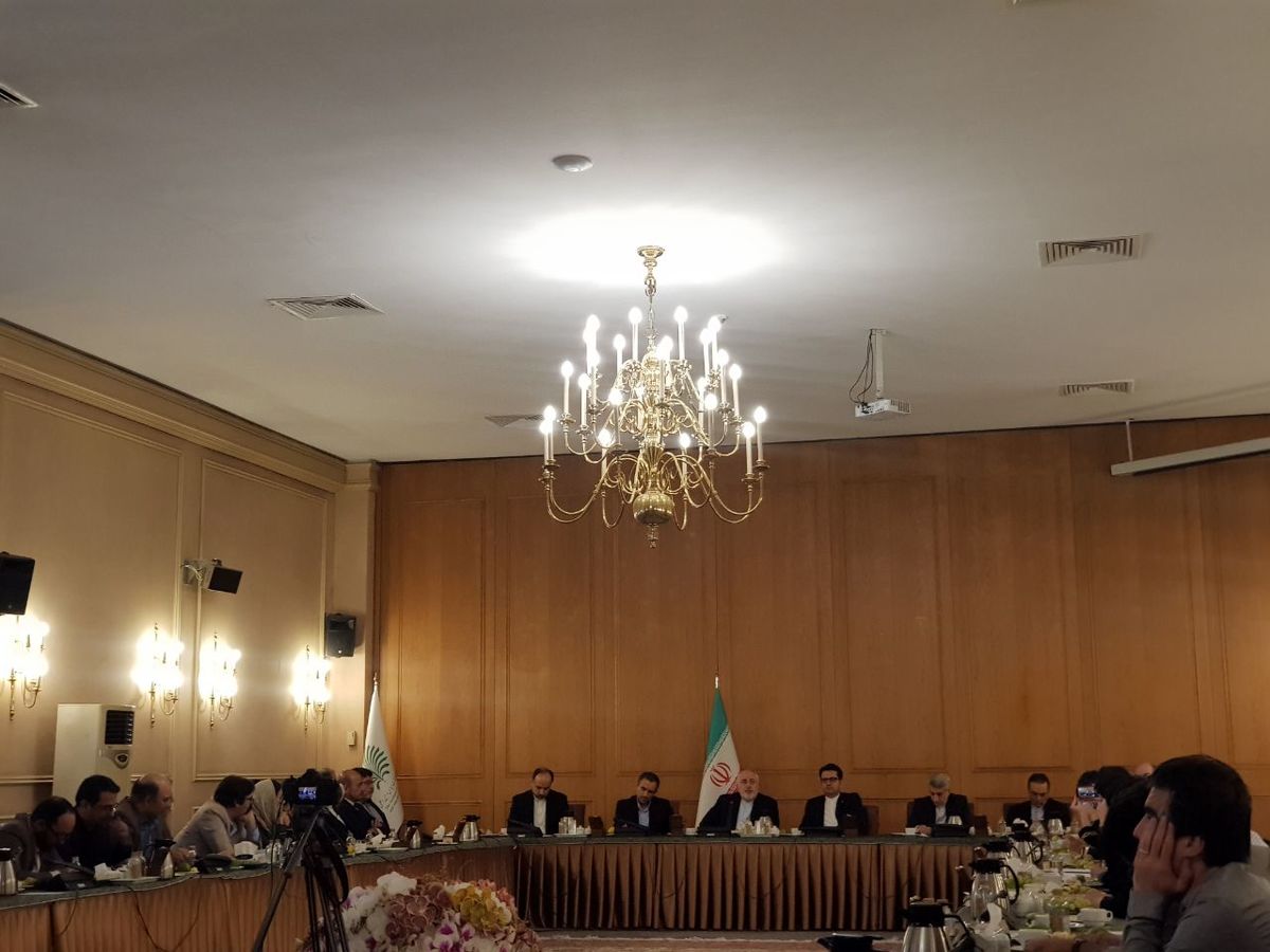 اگر می‌خواستم برند ظریف را حفظ کنم، برنده صلح نوبل بودم / نباید از جیب مردم هزینه بدهیم / جان کری پاسوز من شد! / دوست داشتید دختر اوباما را گروگان بگیرم؟!