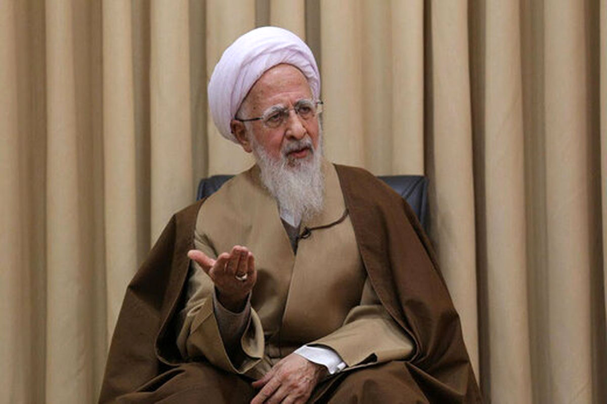 آیت الله جوادی آملی: وجود مدیران فاسد، به دشمن مجال می دهد کشور را ناآرام کند/سپاه و ارتش بازوی مقتدر کشورند