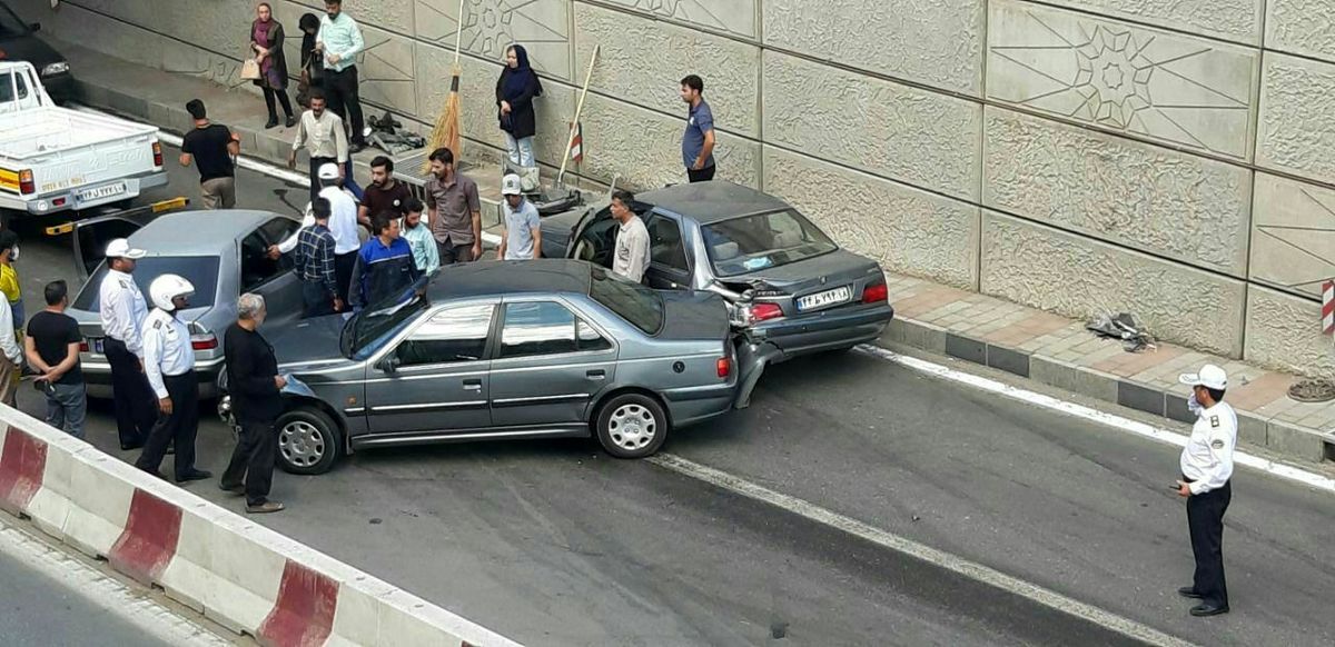 مصدومیت ۱۳ دانش‌آموز در سانحه رانندگی