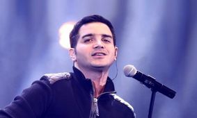 محسن یگانه هم مهاجرت کرد؟/ پاسخ مدیر رسانه‌ای این خواننده