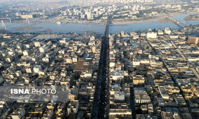پیکر سردار سلیمانی وارد جمعیت شد / عکس