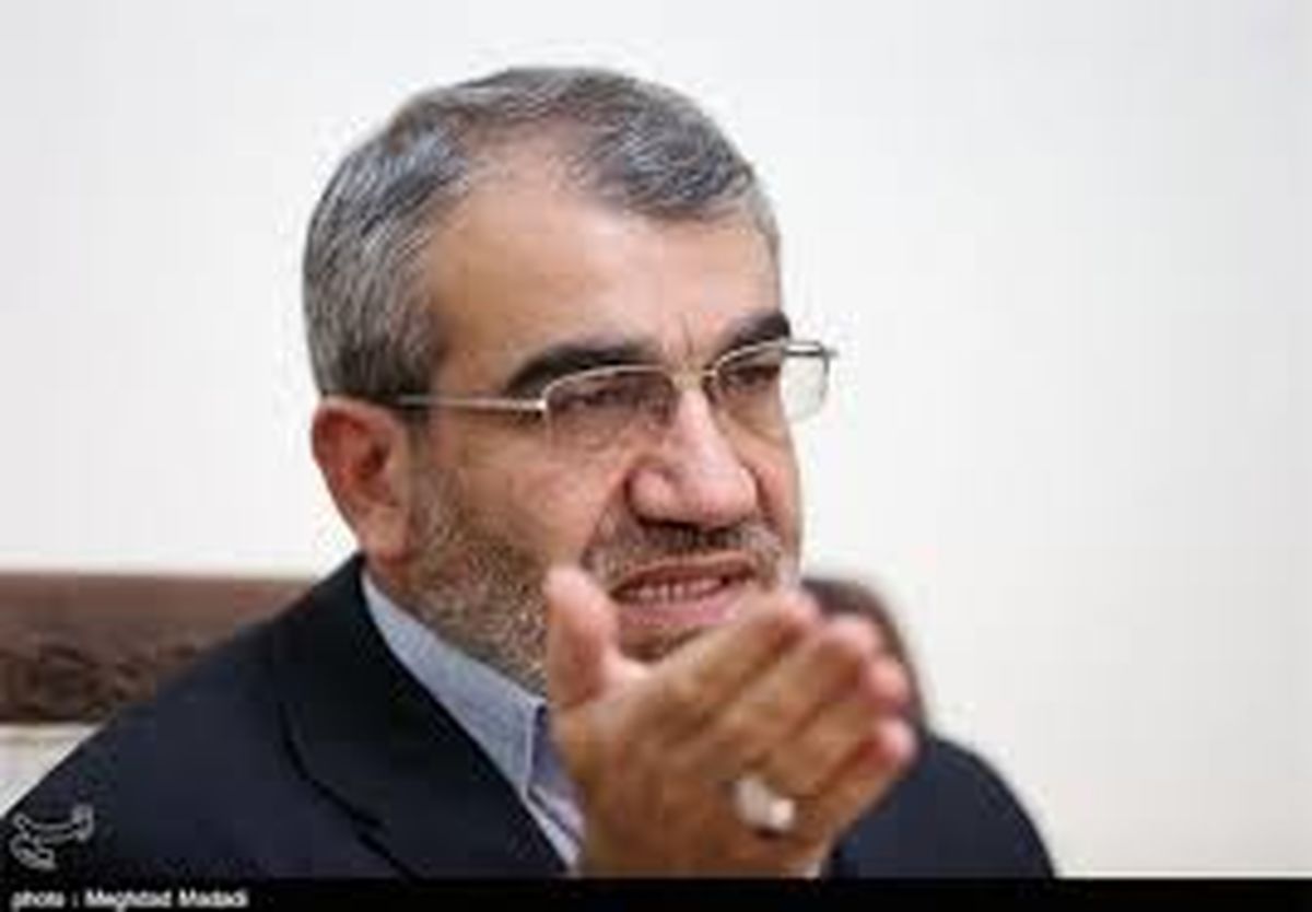 نامه‌هایی در صف نماز جمعه برای تایید صلاحیت به دستم رسید! / فیلم