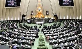 سکه، کارت هدیه و پول برای فوتبالی ها، تبلیغ برای نامزد‌ها