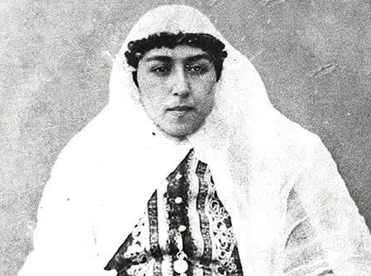 از سفارت انگلیس به امین‌اقدس پول داده‌اند که بگوید دیکسون چمشش را معالجه کرده!