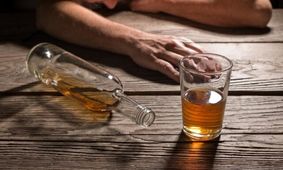 مسمومیت با الکل در البرز ۲۰۵ مسموم و ۴۳ فوتی داشته است