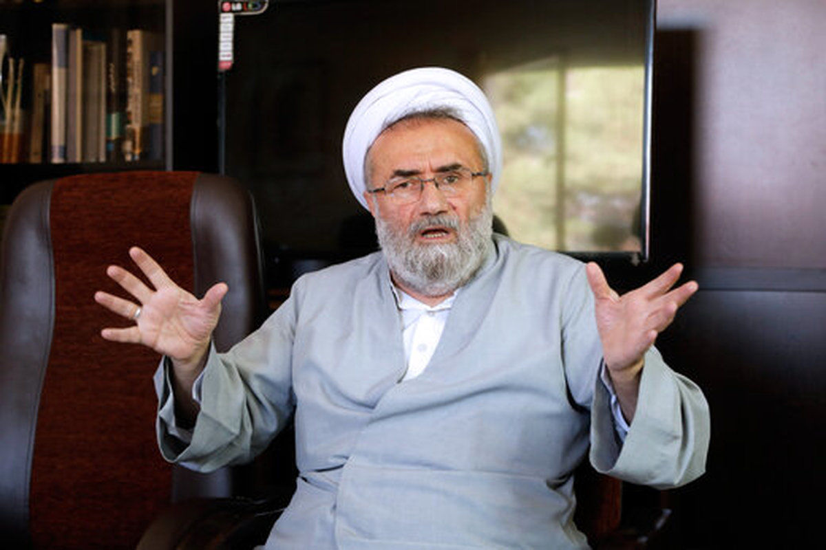 چرا بر خلاف نظر امام خمینی، خرج‌تراشی می‌کنید؟ / اگر امام می‌توانست، جسم خود را از این مرقد تشریفاتی دور می‌کرد