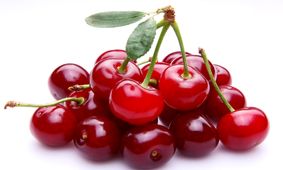 این افراد هرگز آلبالو نخورند