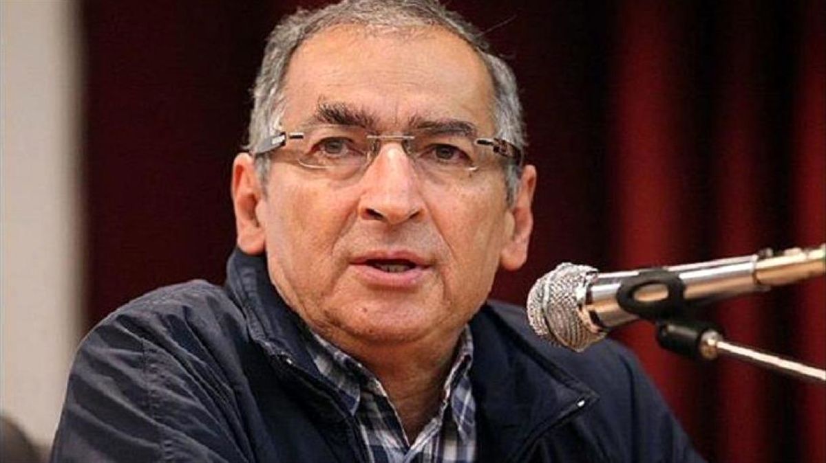 من الان کتاب «چرا شاه کشتار نکرد؟» را می‌نویسم، مگر اینکه تماس بگیرند بگویند حق نداری!