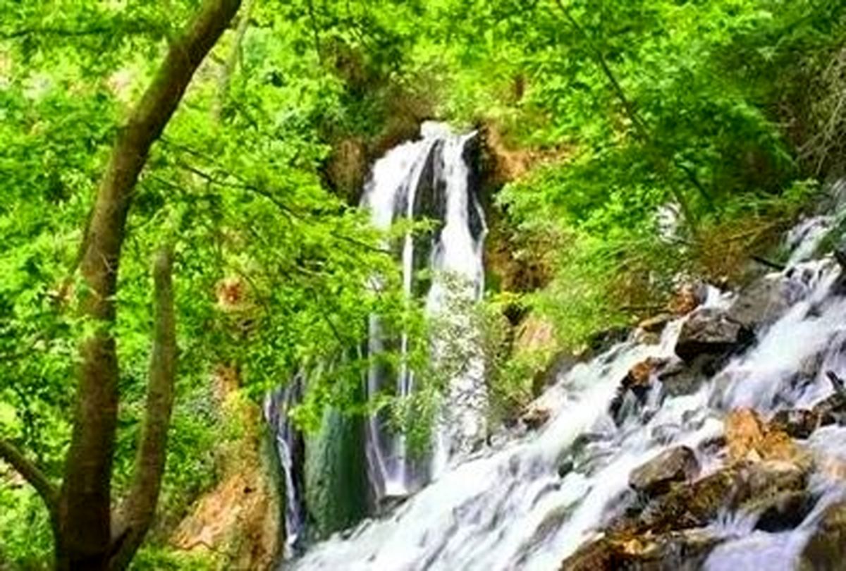 سقوط مرگبار جوان ۲۵ ساله از آبشار هفت‌چشمه کرج