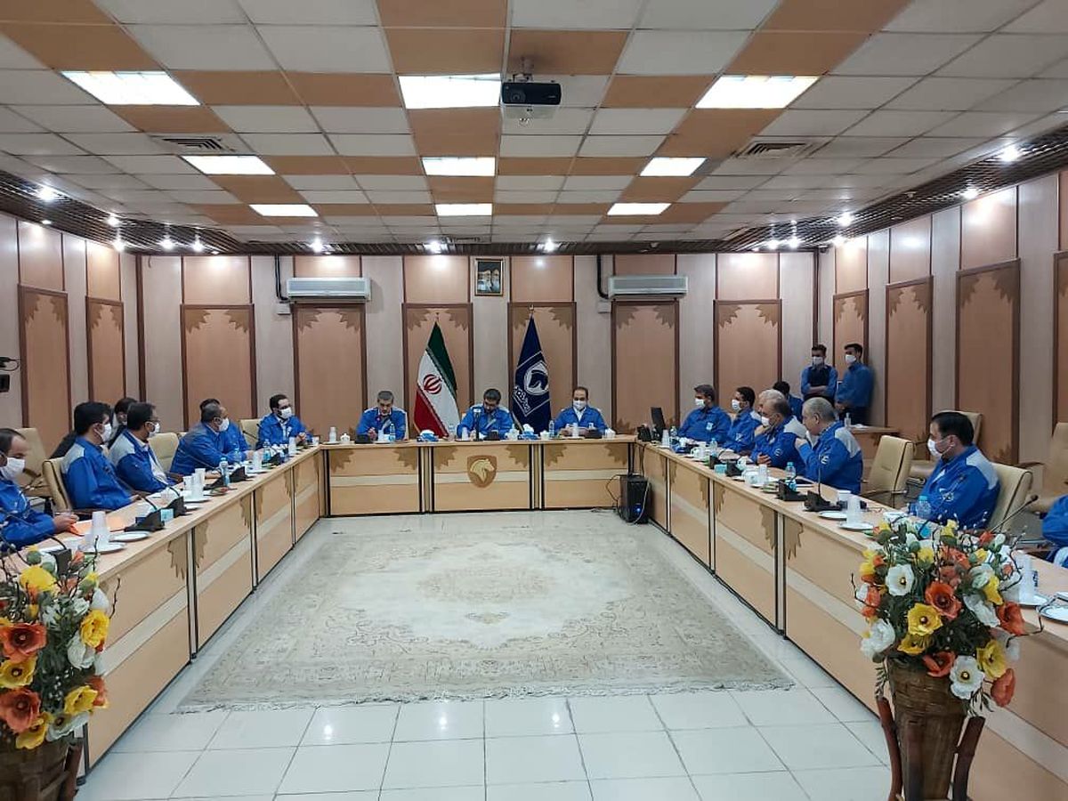 نشست صمیمانه مدیر عامل ایران خودرو با مدیران ارشد معاونت بازار یابی و فروش