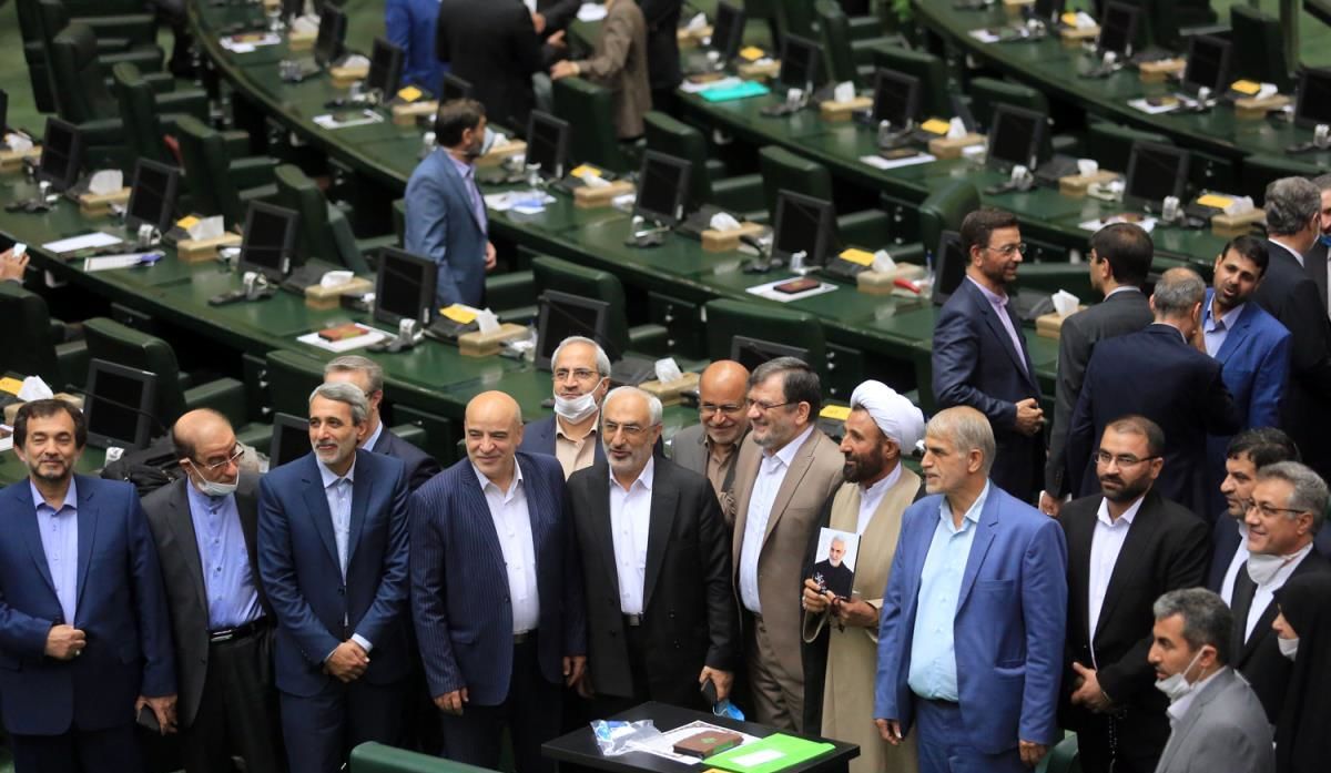 لابد نمایندگان مجلس از بیانات رهبر انقلاب دریافته‌اند که نباید با دولت کشتی بگیرند