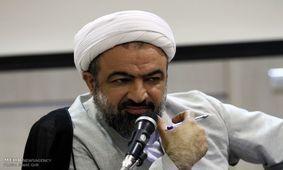 رسایی: نرگس محمدی تلفن دارد، خودش تماس نمی‌گیرد