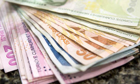 کاهش ارزش لیر در مقابل دلار