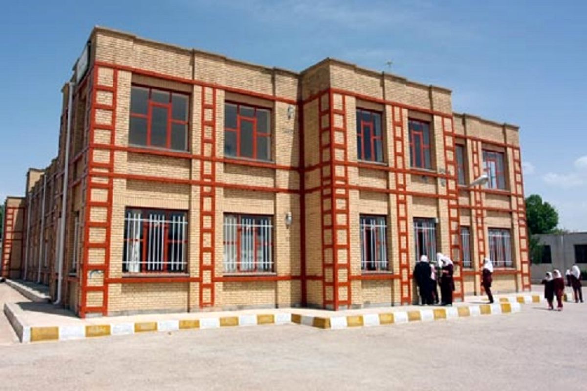 مناطق آزاد استان هرمزگان در کمک به مدرسه سازی کوتاهی می‌کنند