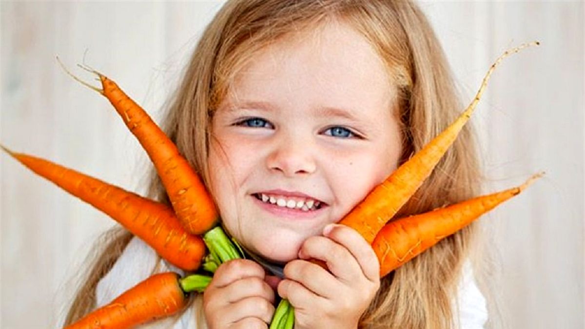 بهترین مواد غذایی برای سلامت دندان‌ها/ دندان عقل را در چه سنی باید بکشیم؟