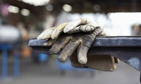 سقوط درب کرکره‌ای باعث مرگ کارگر کرجی شد