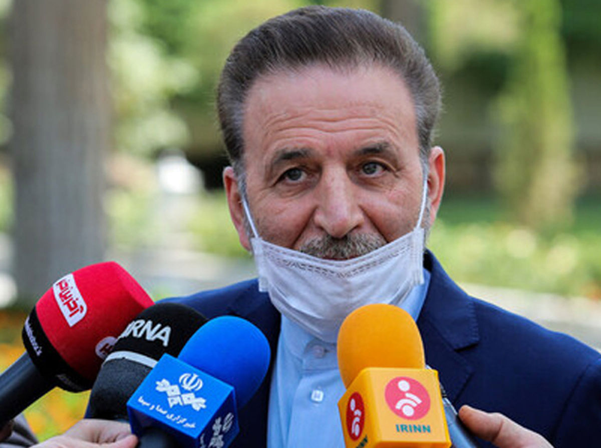 واعظی: دولت در بورس دخالت نمی‌کند