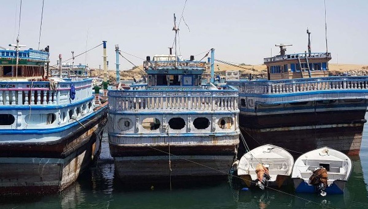 لنج‌های سنتی هرمزگان مجاز به واردات ۶۰ نیسان کالای ته لنجی شدند
