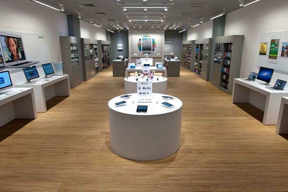 عروسی در فروشگاه اپل