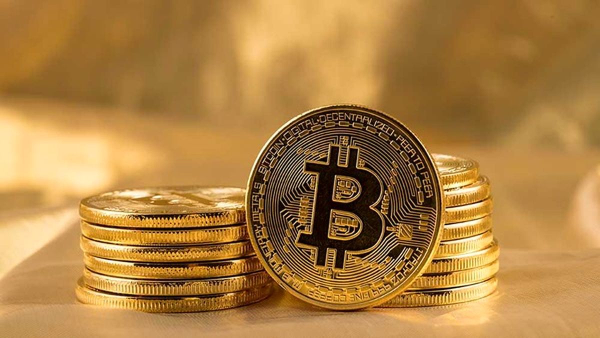 بیت کوین یا طلا؛ کدام یک برای سرمایه گذاری بهتر است؟