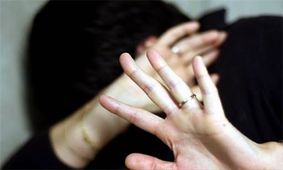 تجاوز به پلیس زن توسط آقای رییس/ تصویر