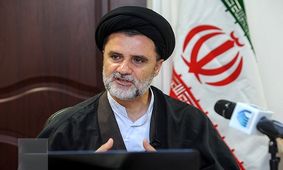 مصباح یزدی معتقد بود که لبخند مقام معظم رهبری لبخند امام زمان(عج) است و ناراحتی معظم له، ناراحتی امام عصر(ع)