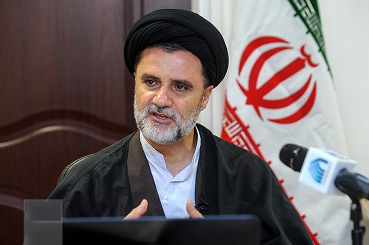 مصباح یزدی معتقد بود که لبخند مقام معظم رهبری لبخند امام زمان(عج) است و ناراحتی معظم له، ناراحتی امام عصر(ع)