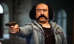 گریم متفاوت علی انصاریان در فیلم سینمایی «بانک زده‌ها»