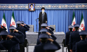 رهبر انقلاب: اگر تمامی تحریم‌ها را در عمل بردارند به تعهدات برجامی برمی‌گردیم