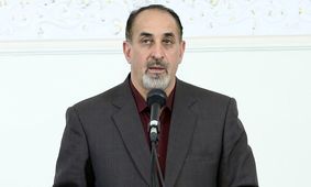 پیرنیا، معمارِ حکیم است