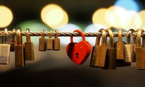 باز کردن قفل عشاق بعد از پیمودن 6000 مایل