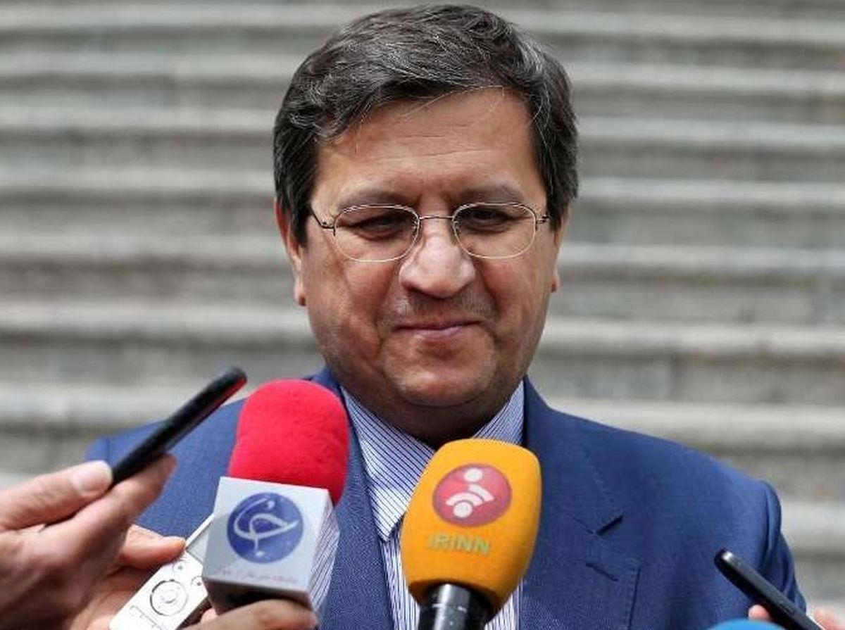 همتی درباره خبر برکناری‌اش: تا تصمیم رئیس‌جمهور، من رئیس هستم