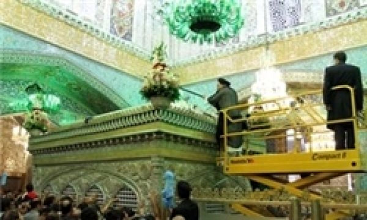 پرچم حرم رضوی تعویض شد