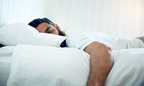 بهترین حالت خوابیدن برای درمان دردها کدام است؟/ اینفوگرافی