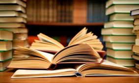 لیست کتاب هایی که حتما باید بخوانیم: در ژانرهای کمدی، رمان، کلاسیک، شعر، عاشقانه و کودک