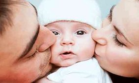 فواید بوسیدن کودک توسط والدین