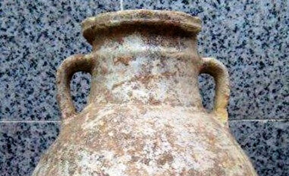 کشف کوزه سفالی تاریخی در سروستان