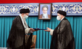 مراسم تنفید ریاست جمهوری ابراهیم رئیسی/ او وعده حل مشکلات داد/ رهبر انقلاب خطاب به رئیسی: مردمی بودن را فراموش نکنید