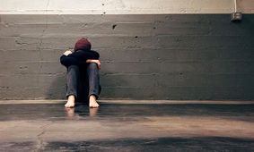 احساس بی هويتی، شروع يک خودكشی