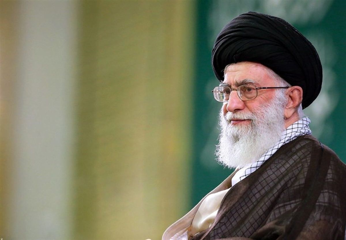 رهبر انقلاب بر پیکر علامه حسن زاده آملی نماز اقامه کردند