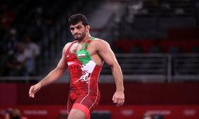 بوسه مادر حسن یزدانی به صورت پسرش در جشن قهرمانی/ ویدئو
