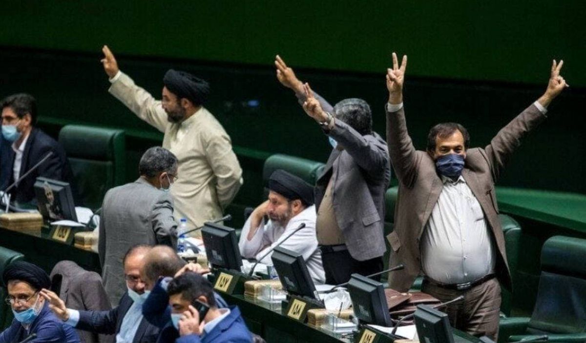 پوست خربزه، زیر پای بهارستان‌نشینان / ۶ هشدار در باب طرح صیانت از فضای مجازی