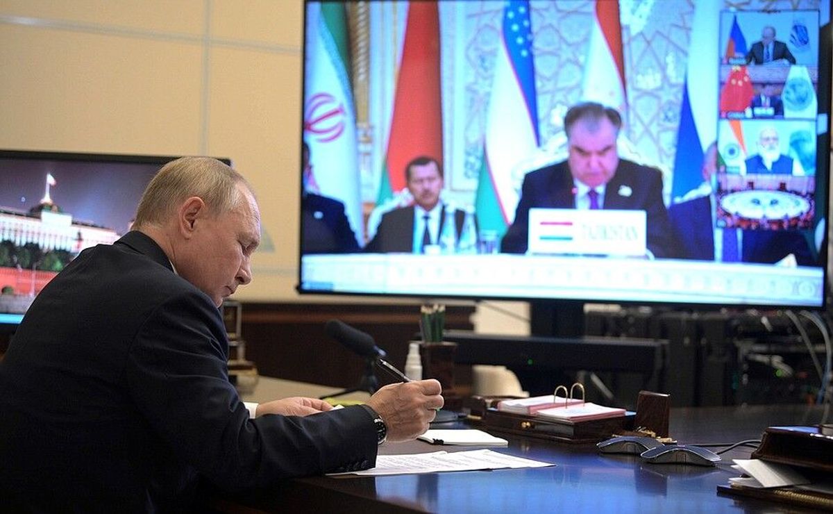 پوتین: طالبان نماینده افغانستان نیست اما باید با آن‌ها کار کرد