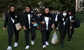 مجوز این پوشش را به زنان فوتبالیست نداده بودیم/ باید مانتو، شلوار و مقنعه بپوشند