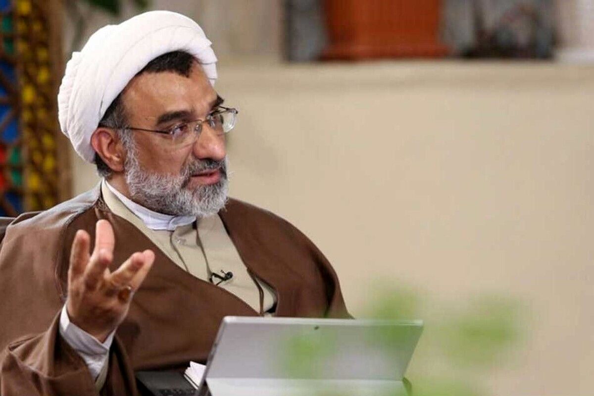 الان خانمی که بی حجاب است، حتی خانم بدحجاب از نظر قانون جمهوری اسلامی، عملش جرم است/ چرا مادری که چادری است، دخترش مکشفه است؟