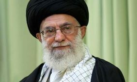 حضور سال گذشته رهبرانقلاب در منزل خانواده شهيد مسيحی