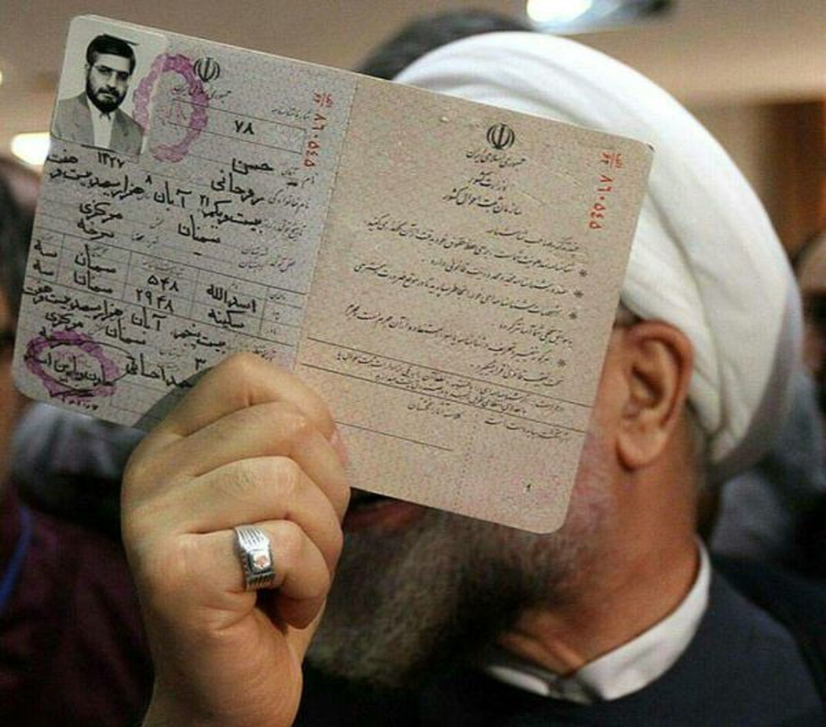 نظر دهید/  به مناسبت سالروز تولد حسن روحانی عملکرد وی را چگونه ارزیابی می کنید؟
