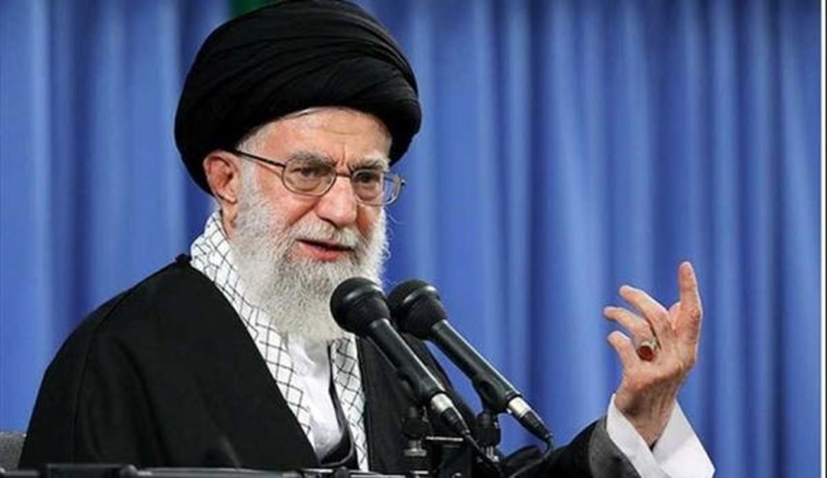 رهبرانقلاب: در تیم فوتبال اگر دفاع را مهاجم گذاشتند، تیم خواهد باخت+فیلم