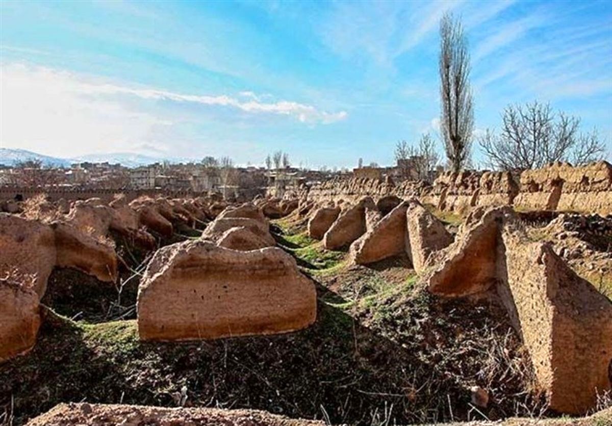 اثر کهنه قلعه مشگین‌شهر قابلیت تبدیل به پارک تاریخی را دارد