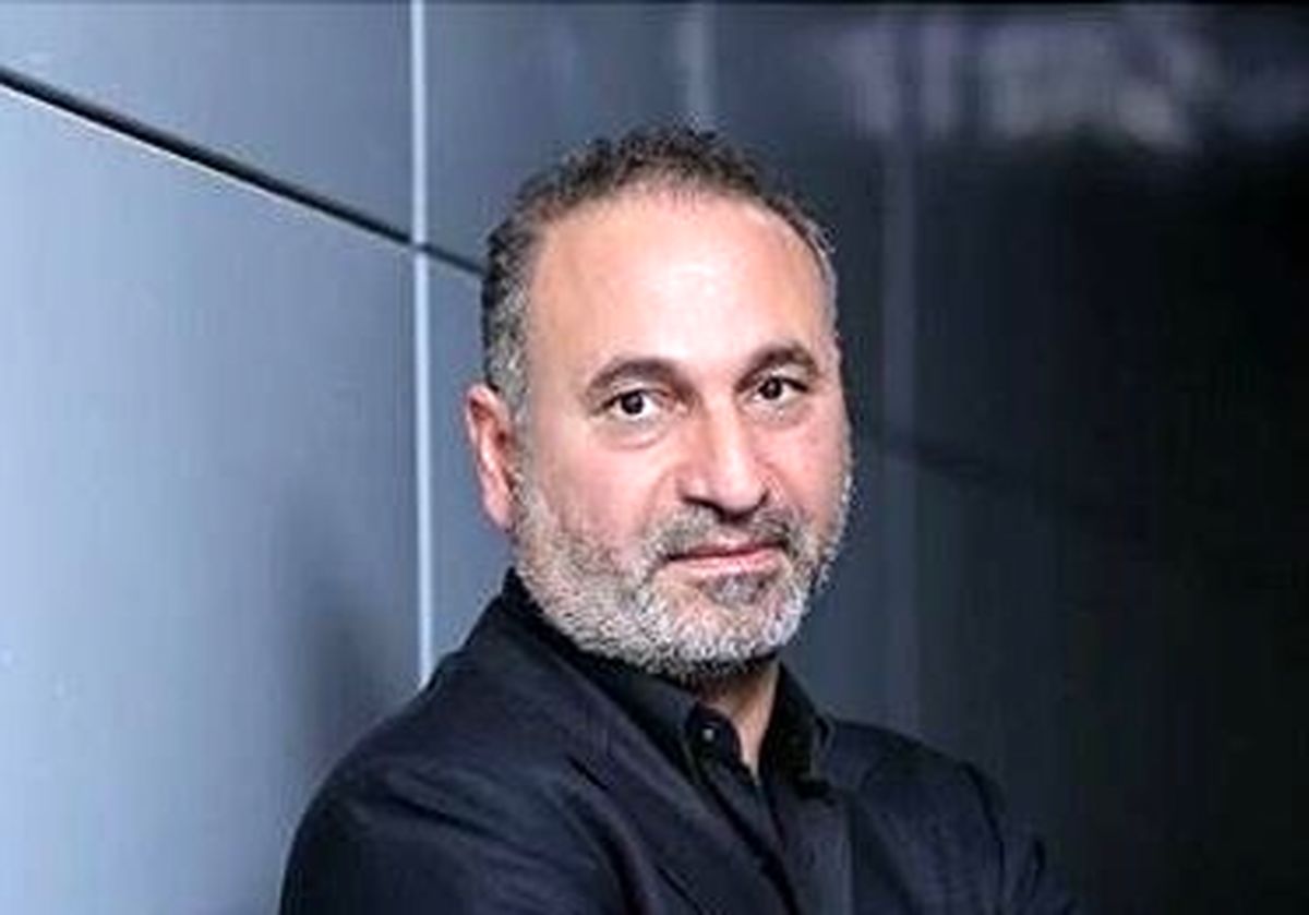 پاسخ کیهان به حمید فرخ نژاد/ در باره عکست با اختلاسگر توضیح بده
